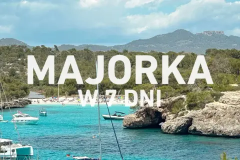 Malownicze zatoczki Majorki, turkusowa woda, białe łodzie i zielone wzgórza. Idealne miejsce na wakacje.