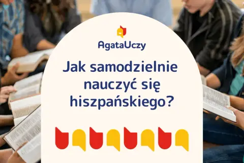 Grupa osób studiuje, a na ekranie widnieje pytanie: "Jak samodzielnie nauczyć się hiszpańskiego?".