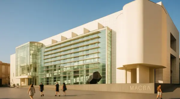 MACBA, muzeum sztuki współczesnej Barcelona, z nowoczesną architekturą i rzeźbą na placu.