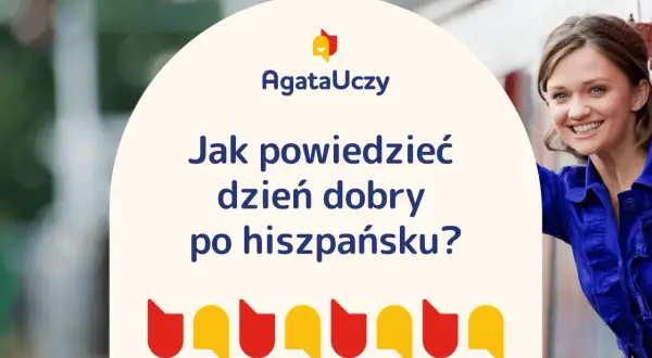 Uśmiechnięta kobieta w niebieskiej bluzce uczy, jak powiedzieć dzień dobry po hiszpańsku.